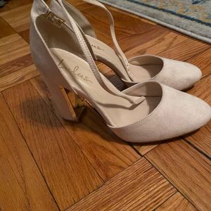 Lulu’s cream colored 4inch heels